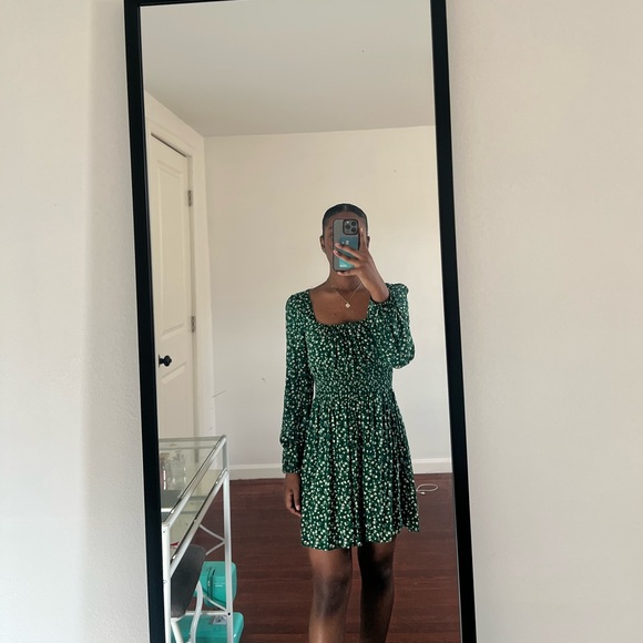 Green dress - Picture 2 of 3